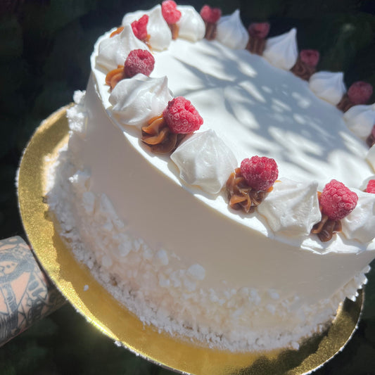 Torta helada de merengue frambuesa